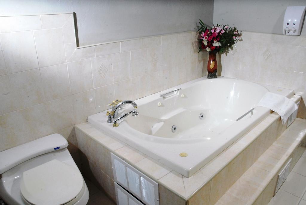 Guest House Villa Mishkan Runaway Bay Rom bilde