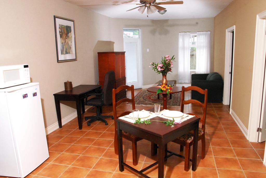 Guest House Villa Mishkan Runaway Bay Rom bilde