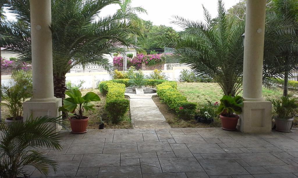 Guest House Villa Mishkan Runaway Bay Eksteriør bilde