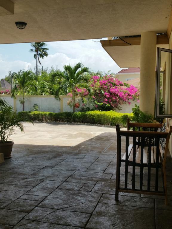 Guest House Villa Mishkan Runaway Bay Eksteriør bilde